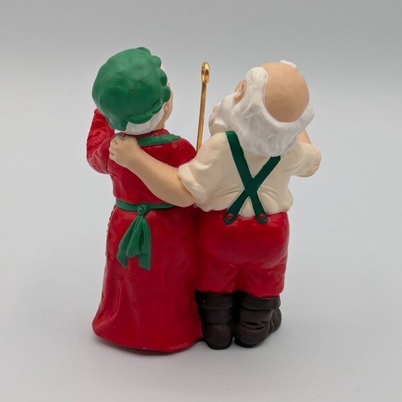 Hallmark Keepsake Popcorn Party Mr. and Mrs. Claus 1990, 5th in the Series - Picture 5 of 11
